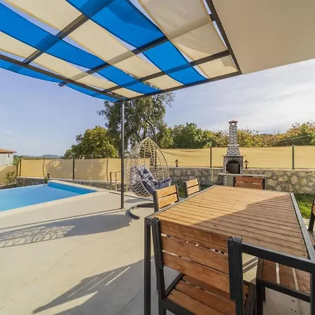 Gorgeous Private With Garden And Pool In Apartment Kas