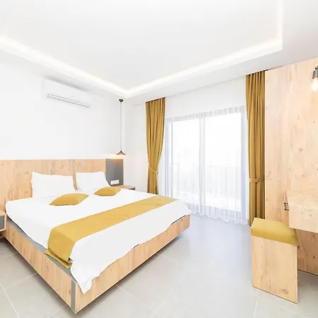 Gorgeous Private With Garden And Pool In Apartment *