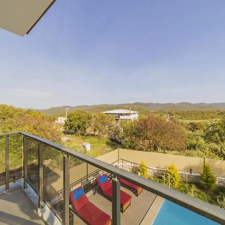 Apartment Gorgeous Private With Garden And Pool In