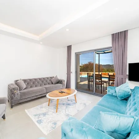 Gorgeous Private With Garden And Pool In Appartement