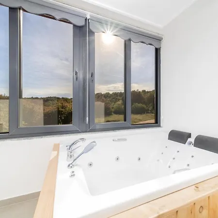 Appartement Gorgeous Private With Garden And Pool In *