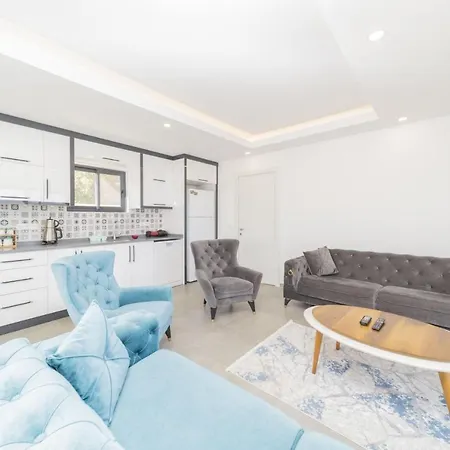 Gorgeous Private With Garden And Pool In Appartement
