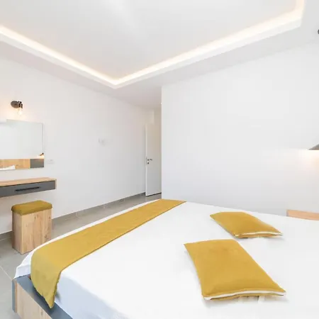 Gorgeous Private With Garden And Pool In Appartement Kaş